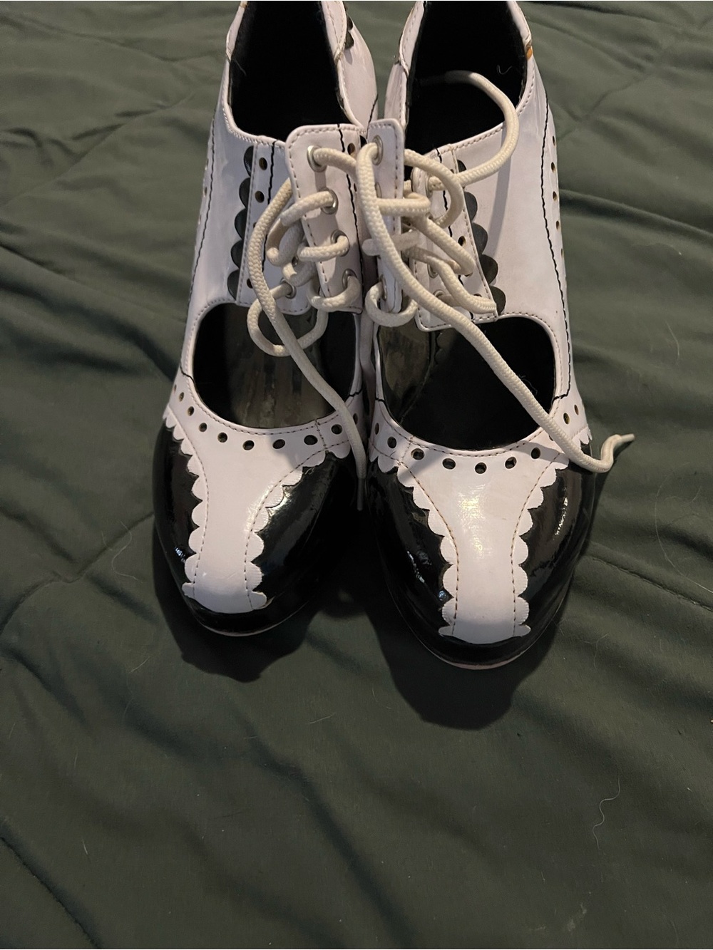 Women’s Two-Tone Lace-Up Brogue Flats - White and Black - Picture 4 of 5